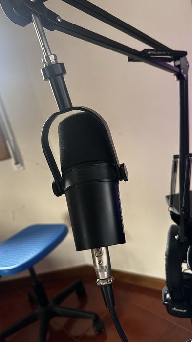 Microfone de podcast shure mbk7