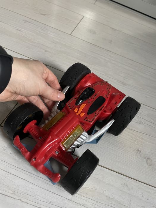 Hot Wheels 2 w 1 dwustronny damochód muzyka sam jeździ
