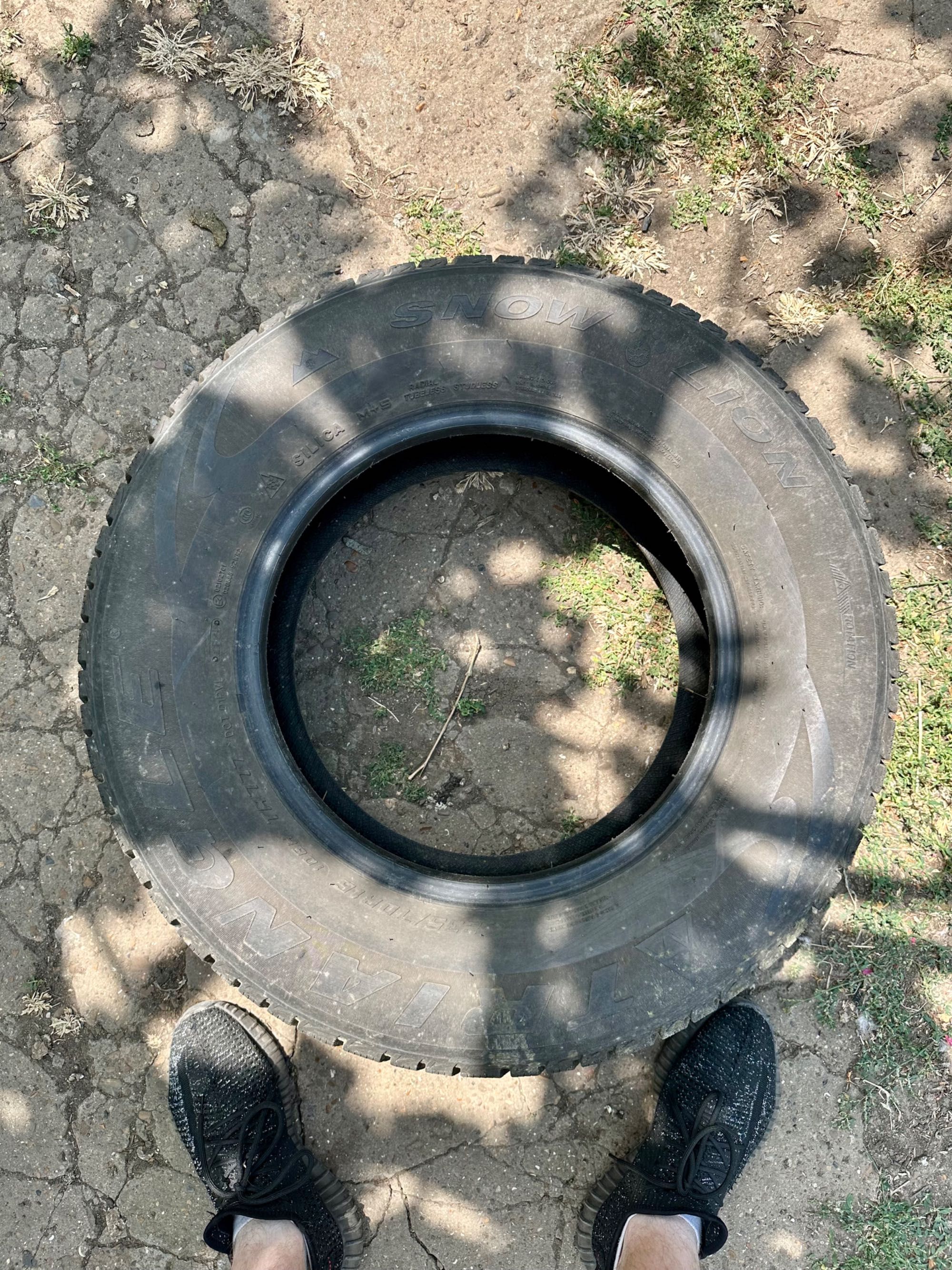 Продам резину TRIANGLE 235/70R16
