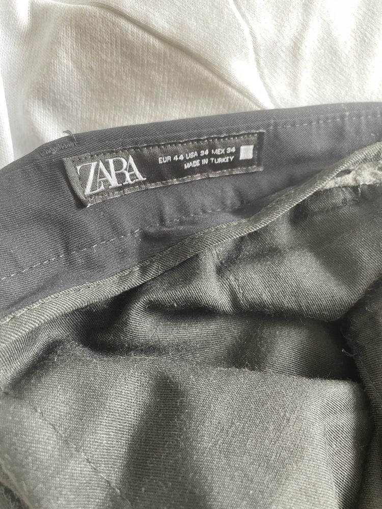 Calcas Zara - Homem - Tamanho: 44