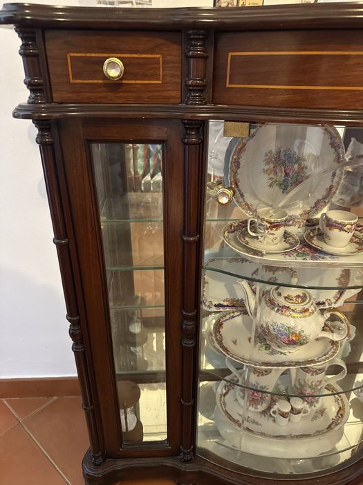 MOVEL CRISTALEIRA com 3 gavetas estilo classico
