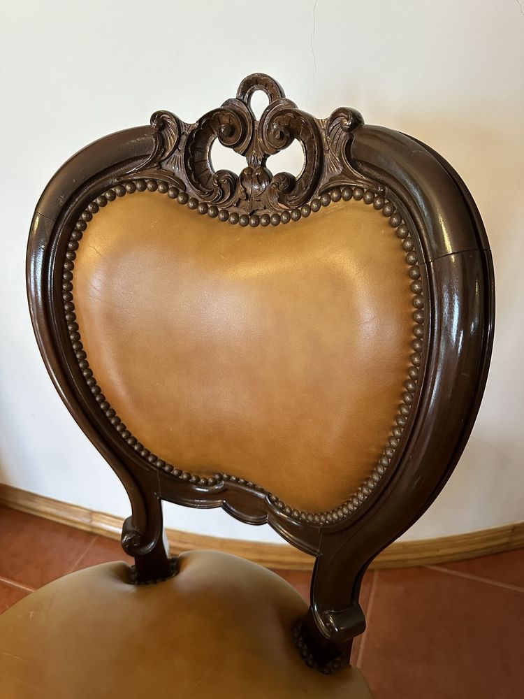 Conjunto Mesa + Cadeiras em Nogueira e Pele