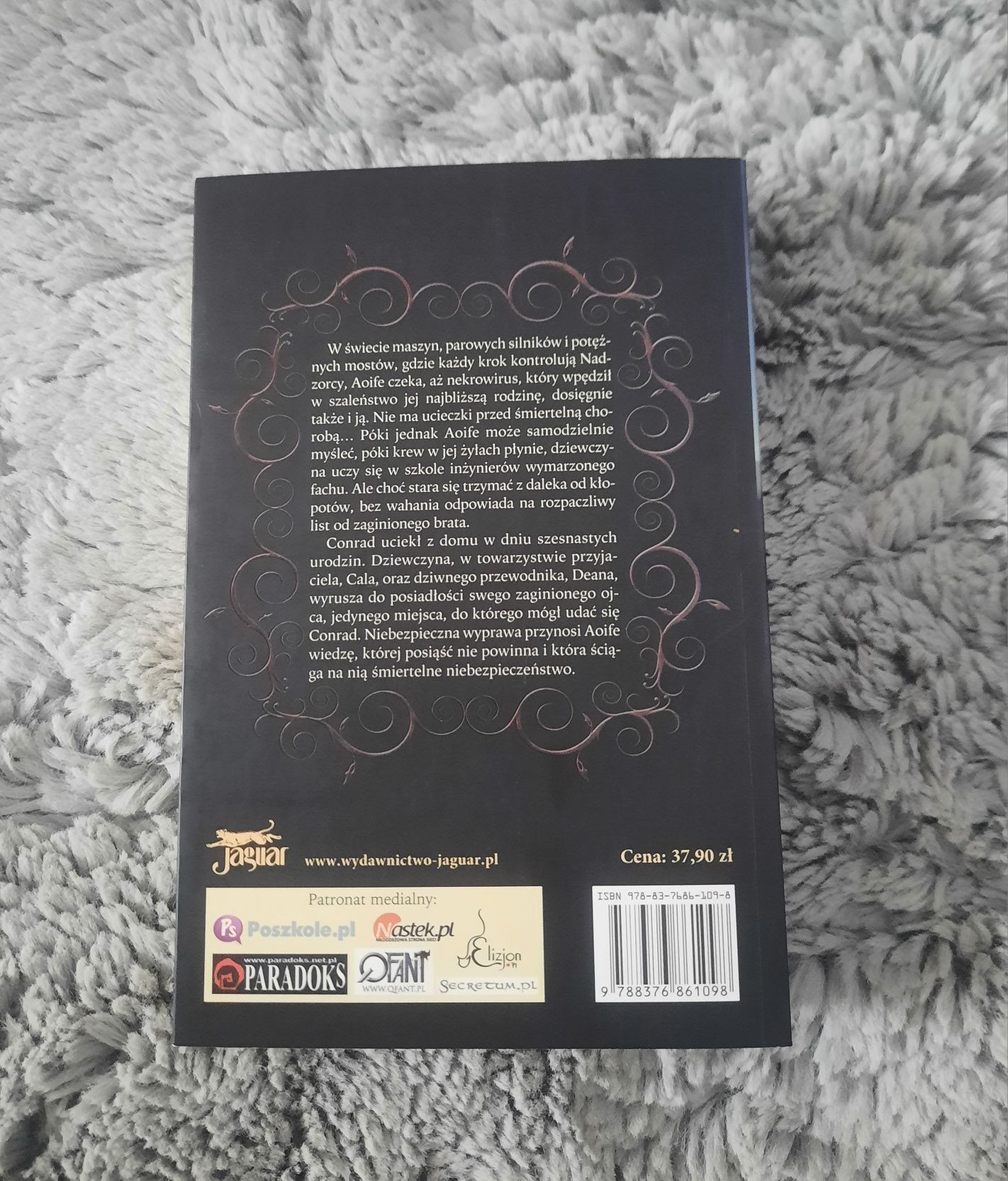 Żelazny Cierń książka Caitlin Kittredge fantasy sci fi young adult