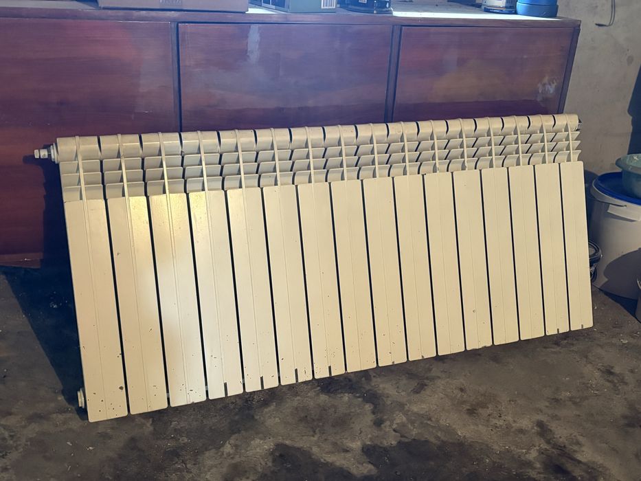 Grzejnik kaloryfer aluminiowy żeberkowy 9 i 16 żeber