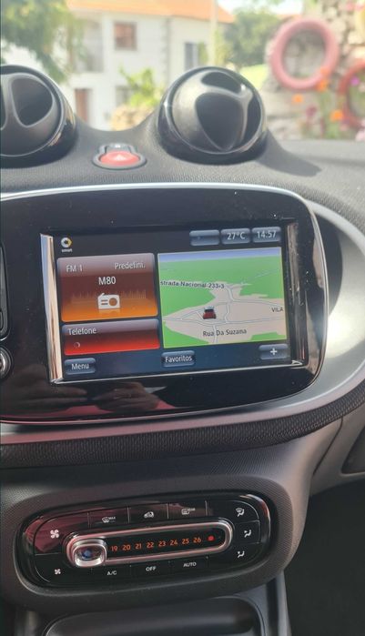 Smart fourfour impecável, económico, fácil condução.