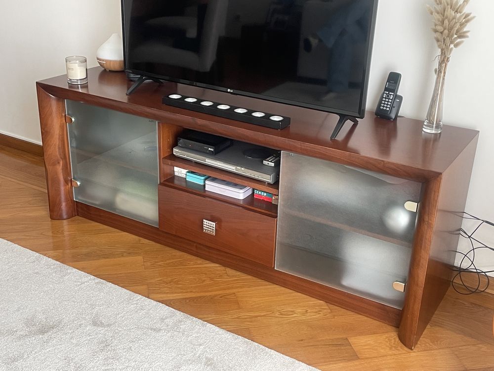 Movel TV em nogueira como novo