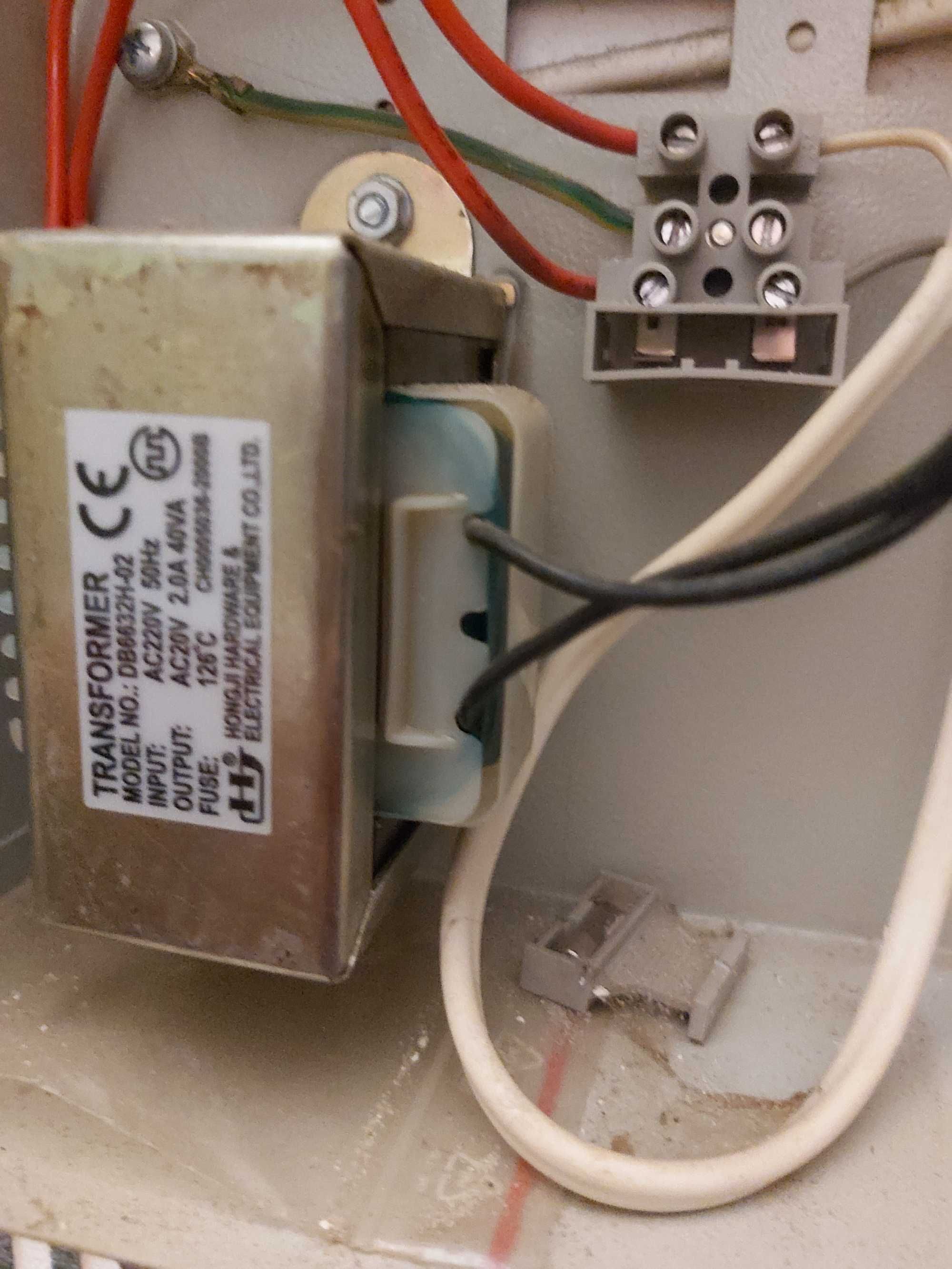 Трансформатор DB6632H-02, AC 220V 50Hz , 20.0(В) 2.0(A)