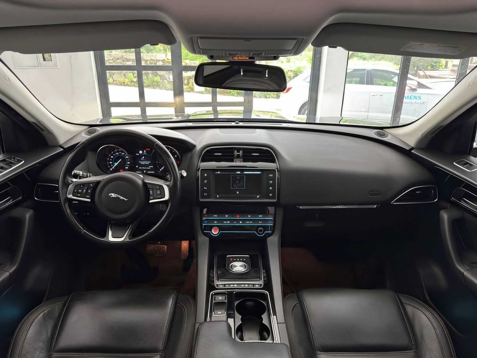 Jaguar F-pace 2.0 180 cv