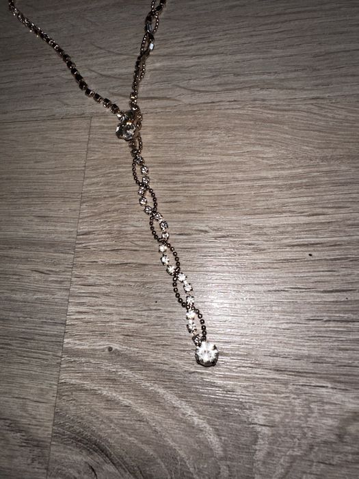 Zestaw kolczyków pięć par długich kolczyków i naszyjnik Biżuteria