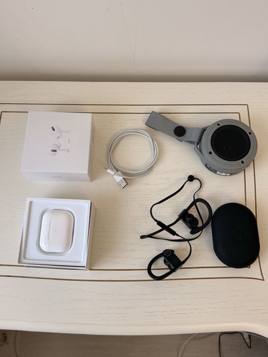 Наушники Beats Powerbeats 3 і EW04