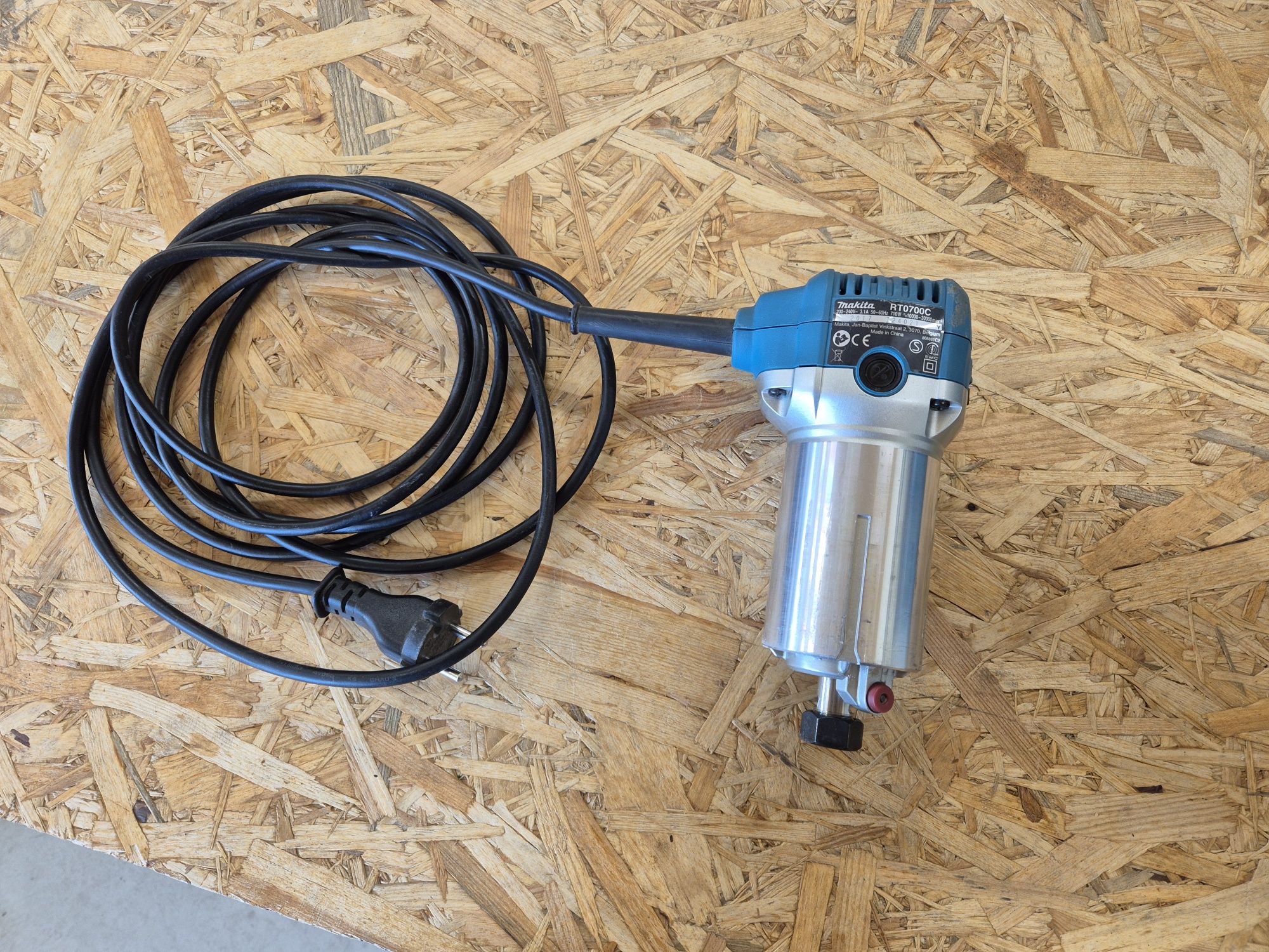 Frezarka Makita RT0700CX2J górnowrzecionowa