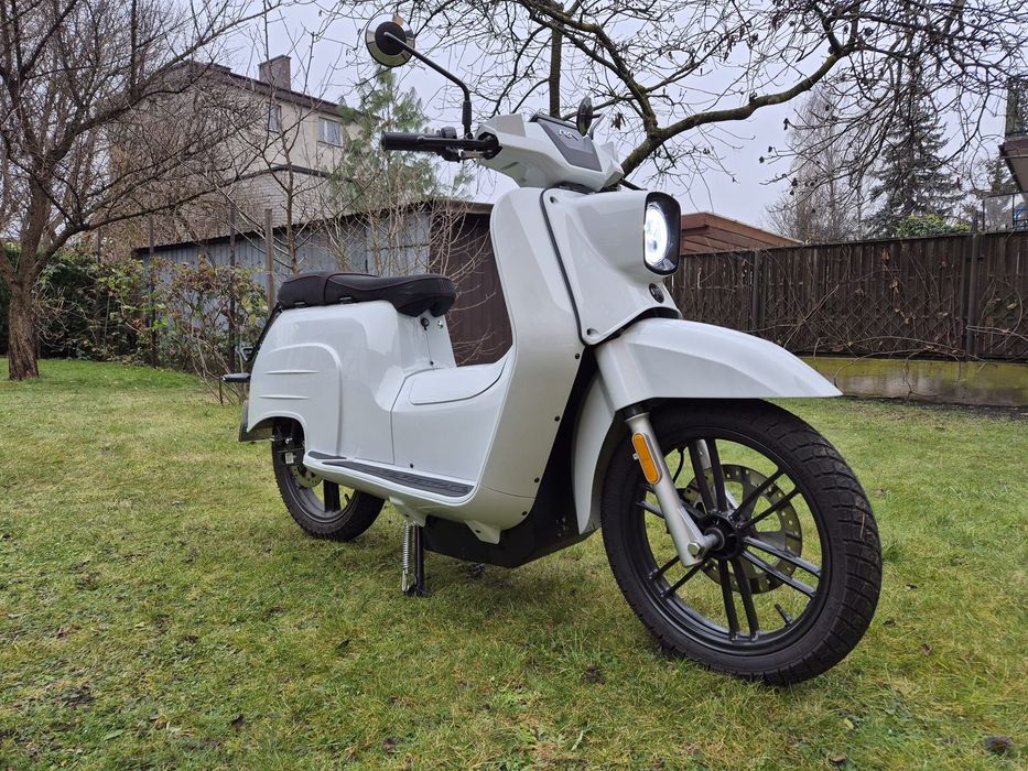 Skuter elektryczny eShwalbe, dwie baterie, 90km/h