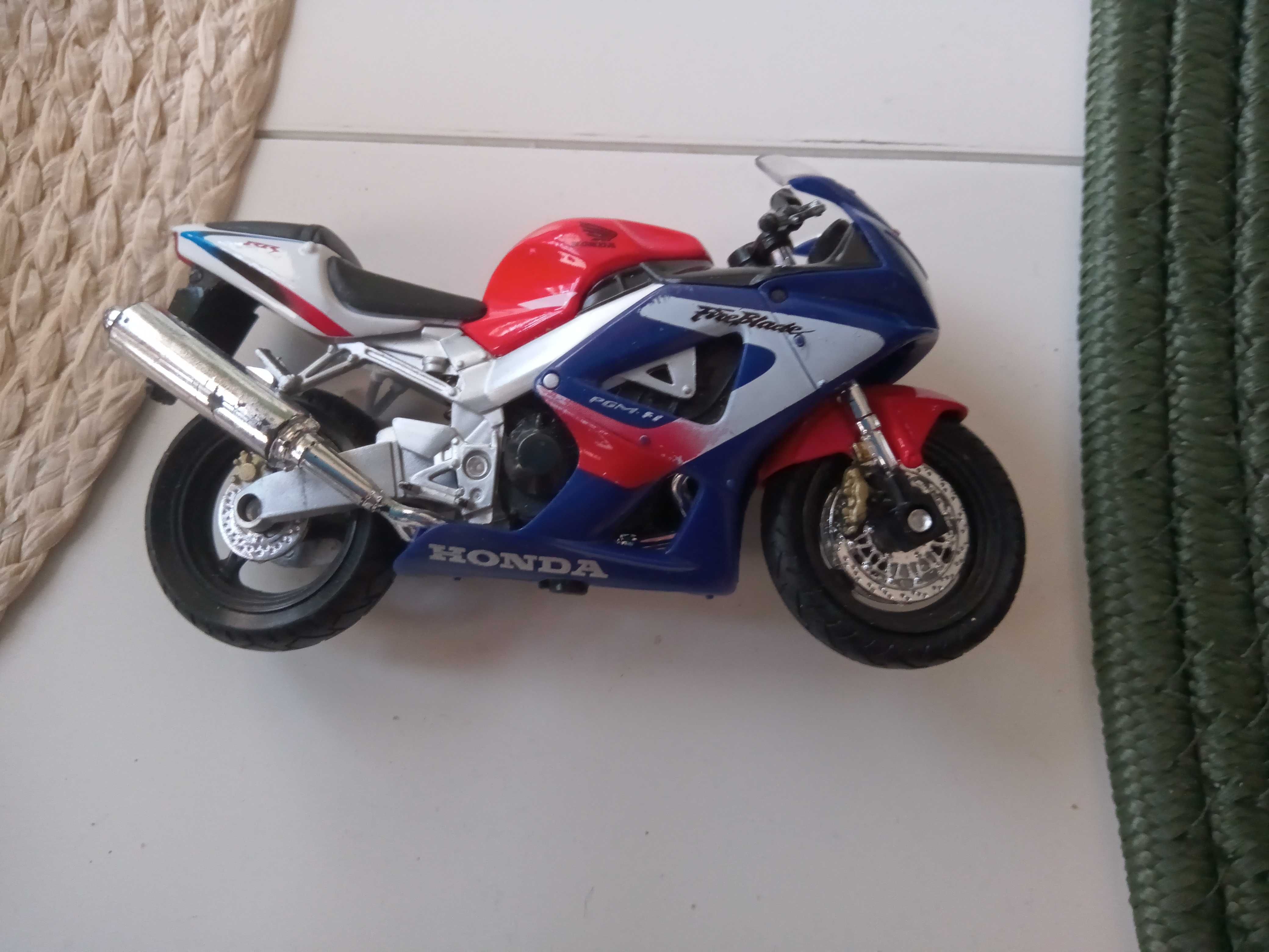 Model kolekcjonerski Honda Fireblade motocykl