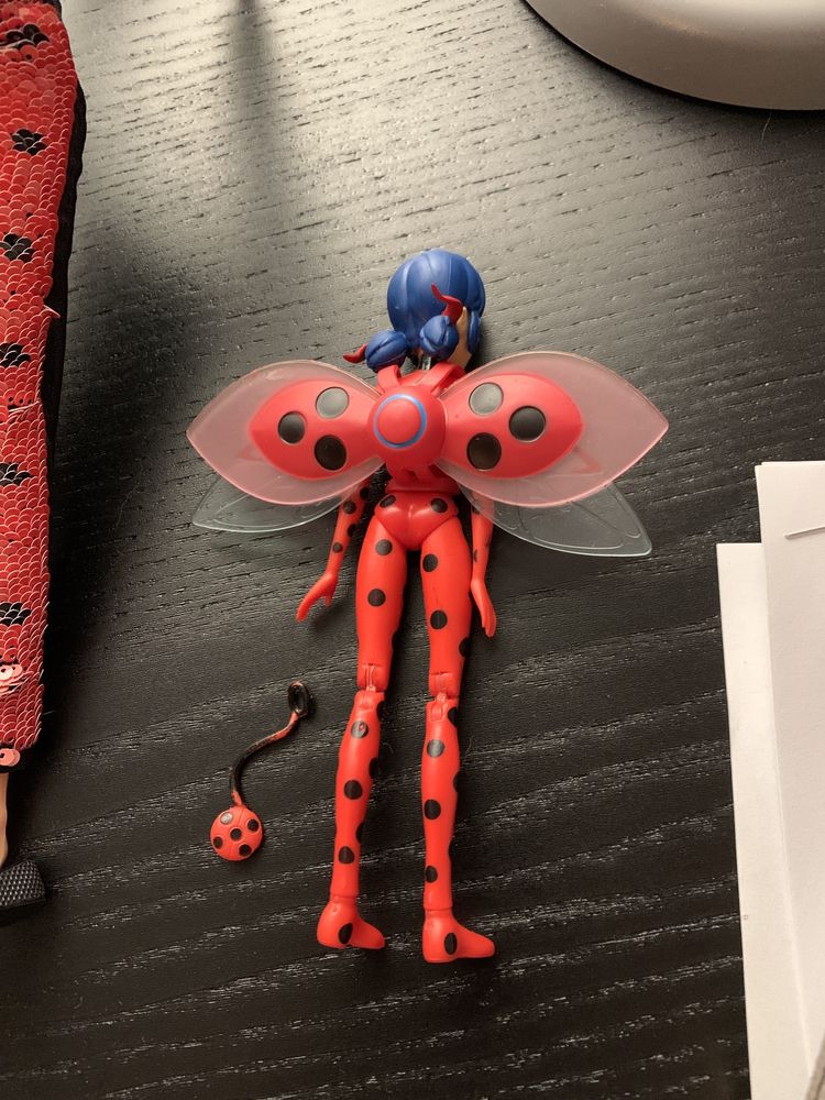 Lady bug de Miraculous boneca transformavel