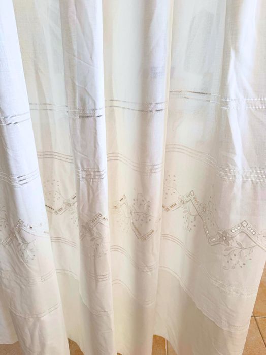 Pack 3 cortinas de linho com bordado inglês