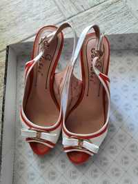 кожаные босоножки, белые с красной отделкой на каблуке р.37