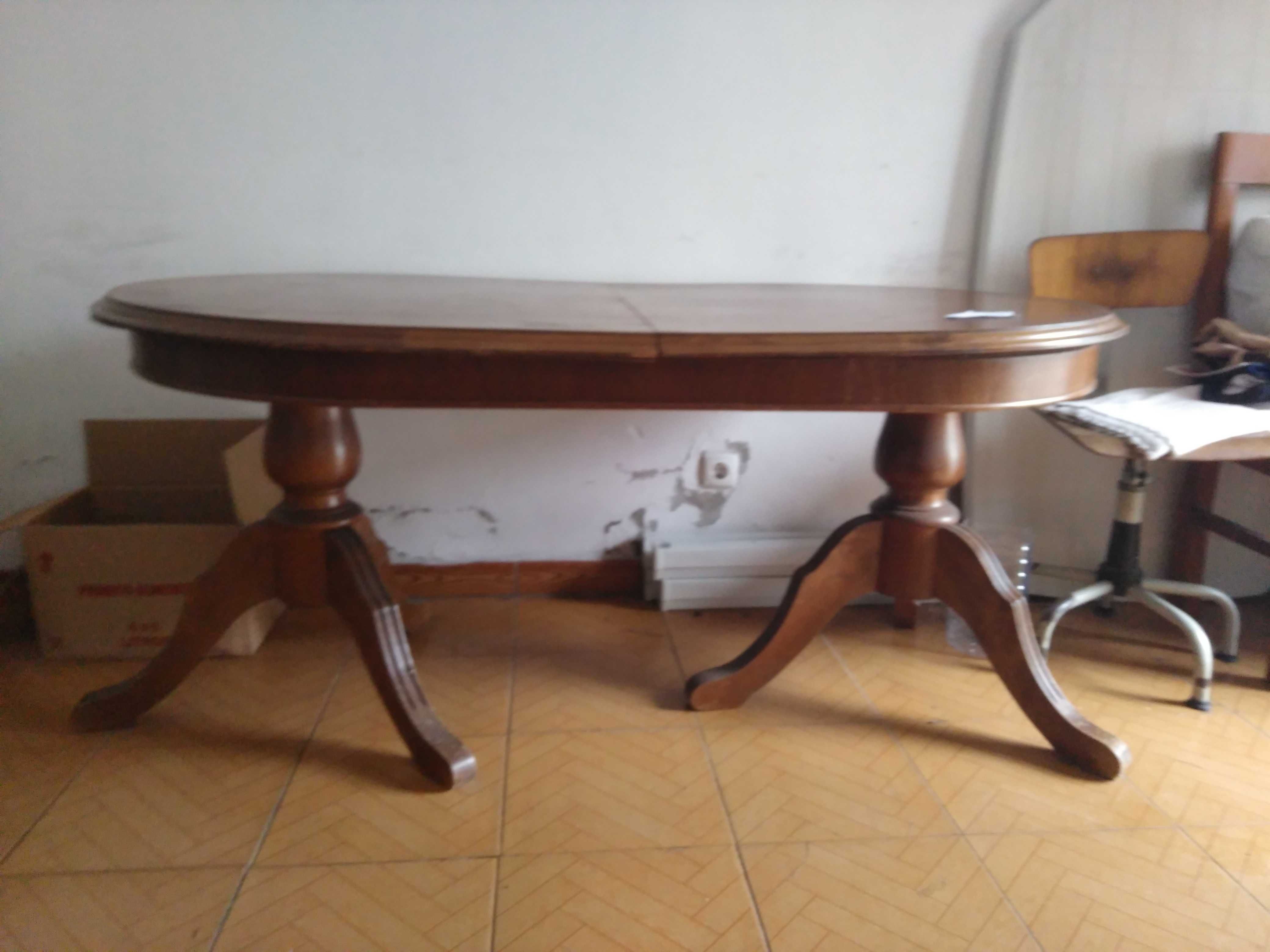 Mesa de madeira antiga