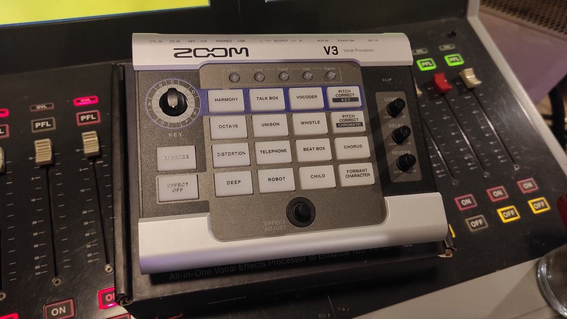 Efekt wokalowy Zoom V3 Vocal Procesor jak nowy