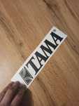 Naklejka czarna 23,5x5,5 cm z logo TAMA na naciąg perkusyjny