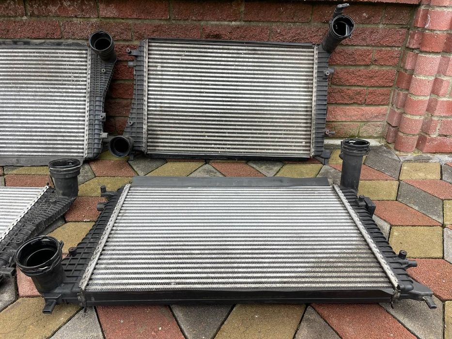Радіатор інтеркулера VW Passat B6 Golf 5-6 Plus Jetta 5 Caddy Touran