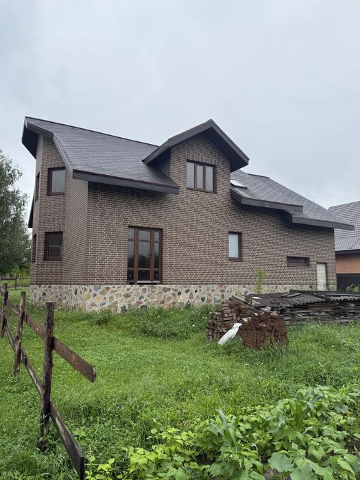 Продам двоповерховий будинок площею 230 м² і ділянкою 10 сотих