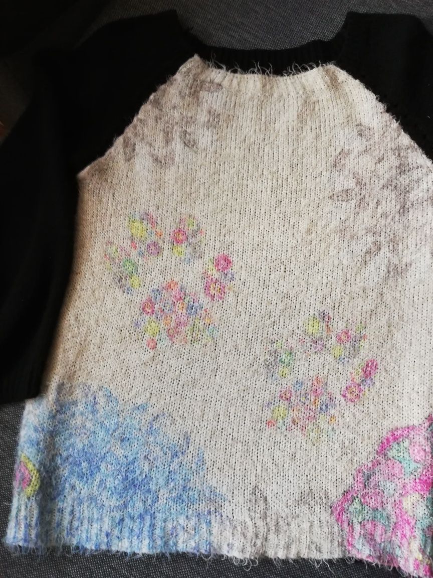 Sweterek damski z kolorowym przodem