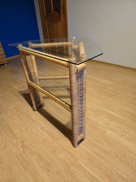Stolik rattanowy ze szklanym blatem