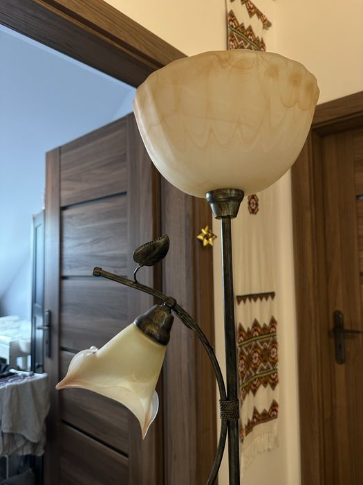 Lampa stojąca w stylu vintage