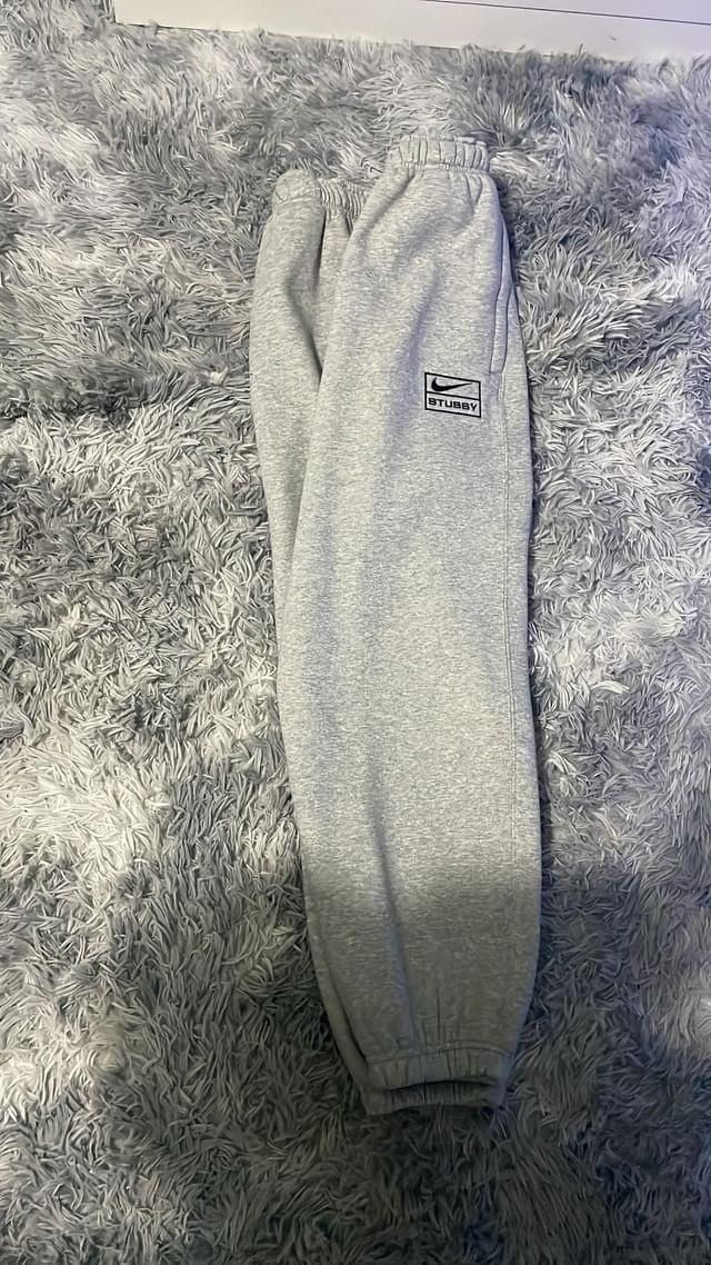 Calças Nike x Stüssy cinzentas