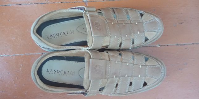 Продам літнє взуття LASOCKI