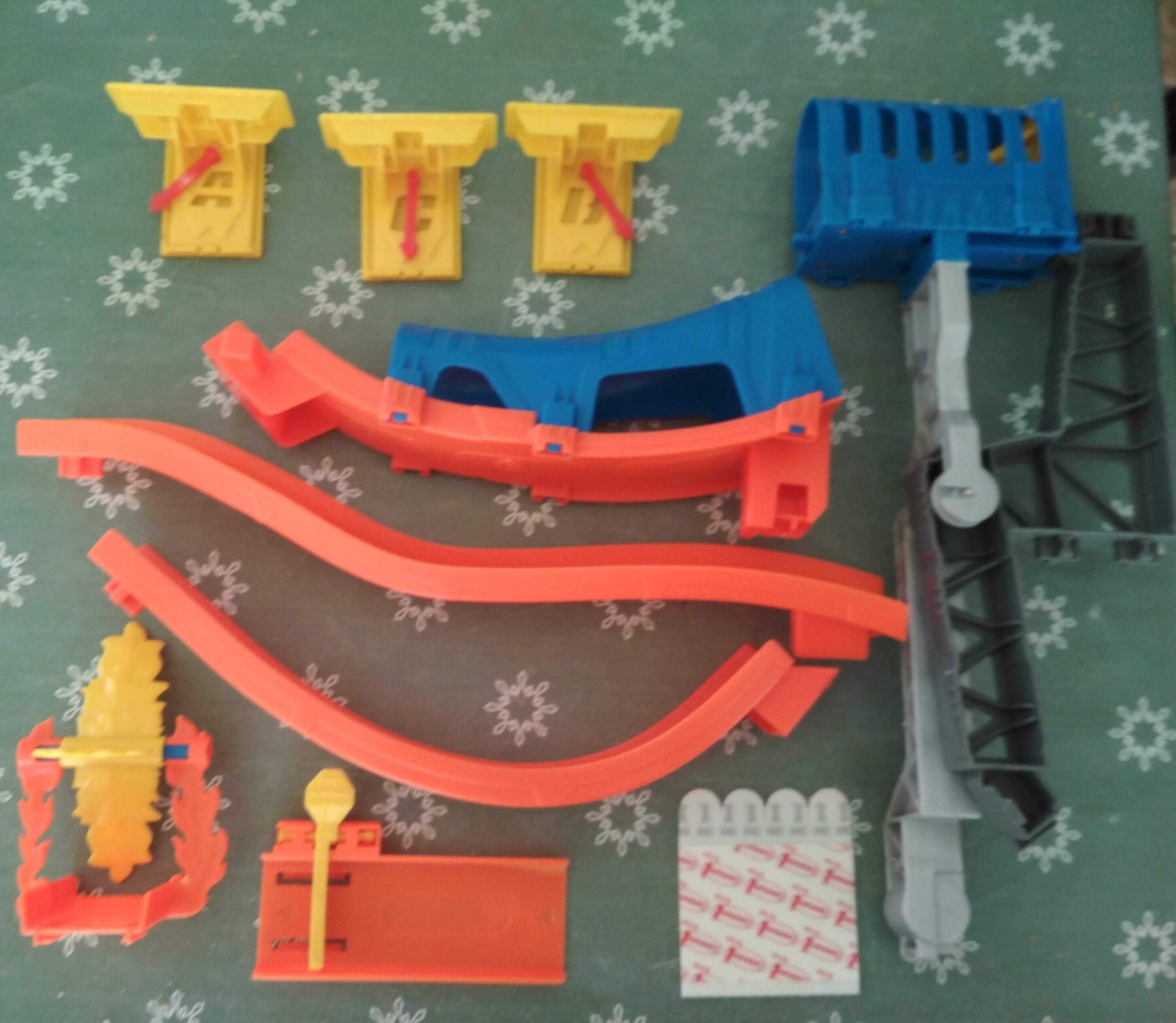 Pistas Hotwheels e outra