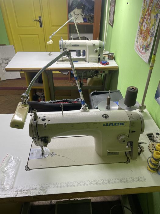 Швейні машини у гарному стані.працювали в майстерні по ремонту одягу.
