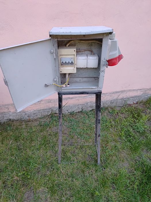 Skrzynka elektryczna  budowlana