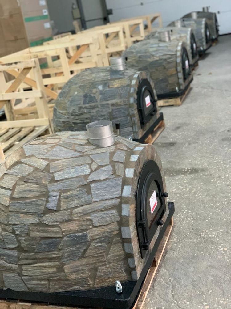 Forno em pedra isolado