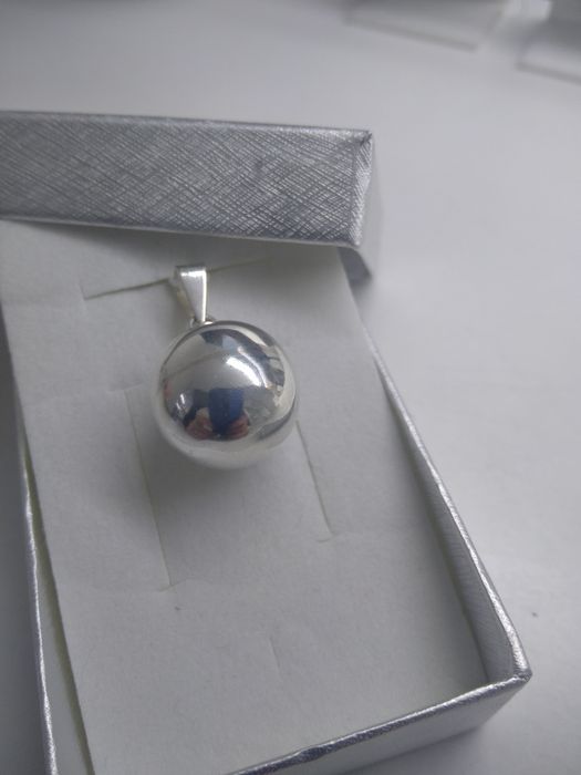 Srebrny wisiorek gładka kula srebro 925   196