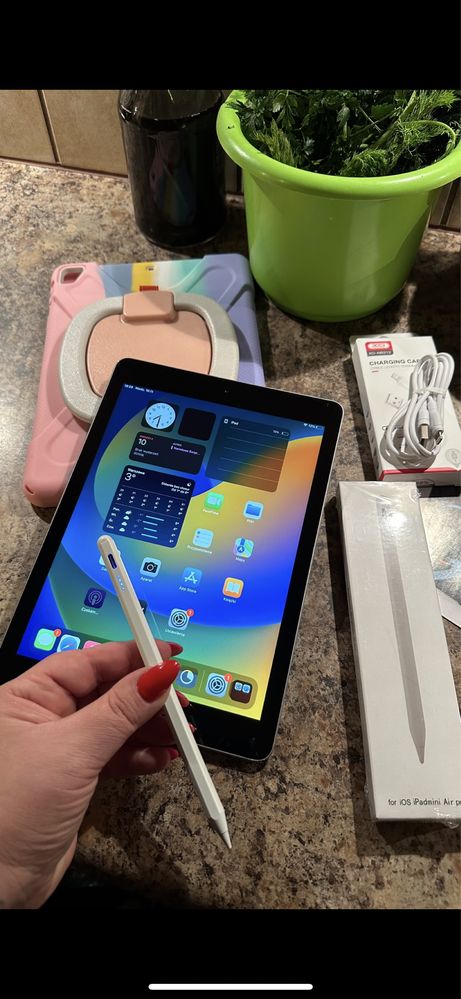 Tablet iPad Apple —-128gb —- Touch ID - PROCREATE