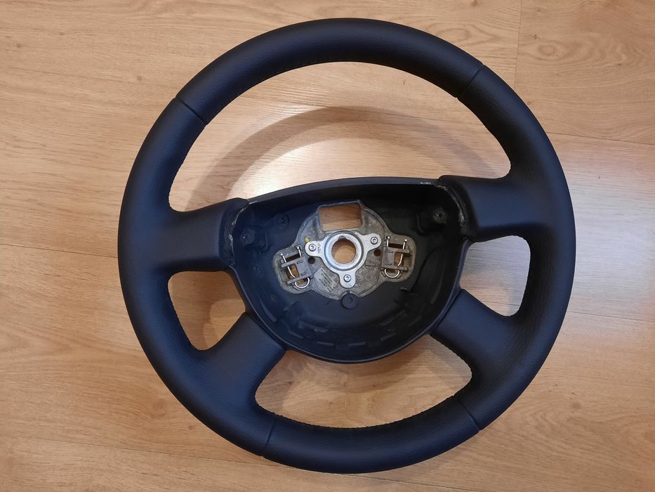 Volkswagen B6  руль, кермо обшитий