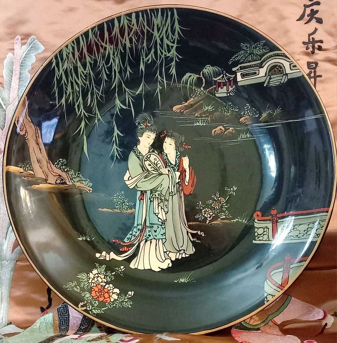 Disponível, Antiga e grande placa Porcelana Chinesa, Família Negra,