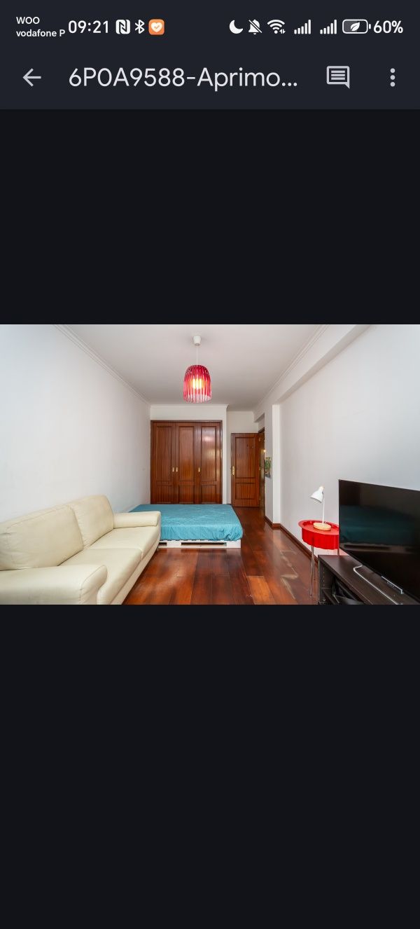 Sofá 2 lugares mas grande em pele branco e cama casal com colchão
