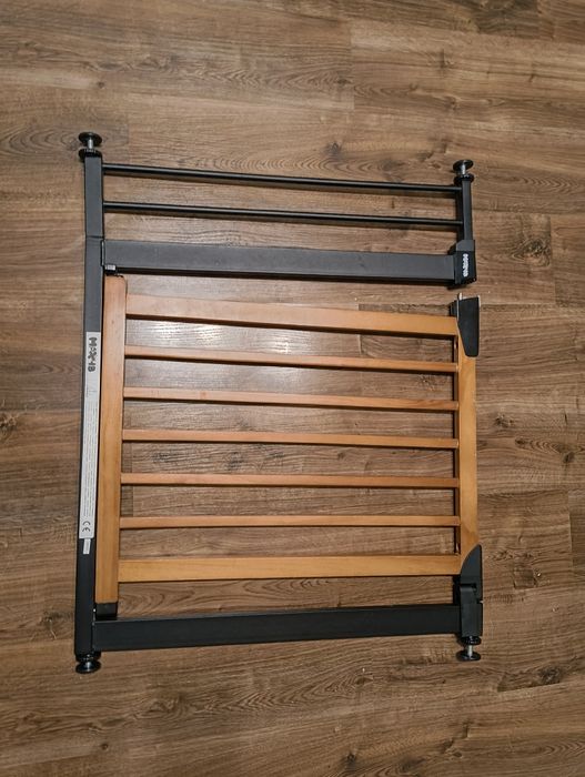 Bramka rozporowa czarna drewniana 70-100 cm