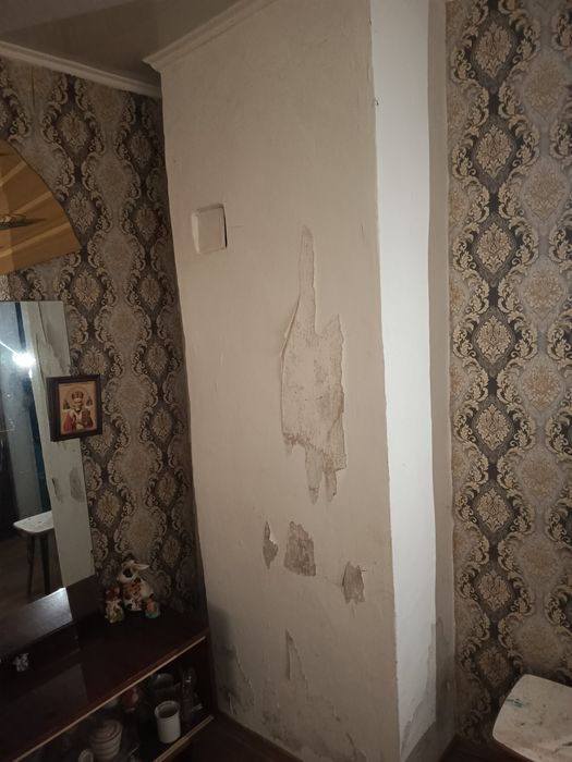 Дача ЗАЗ поряд із зупинкою.