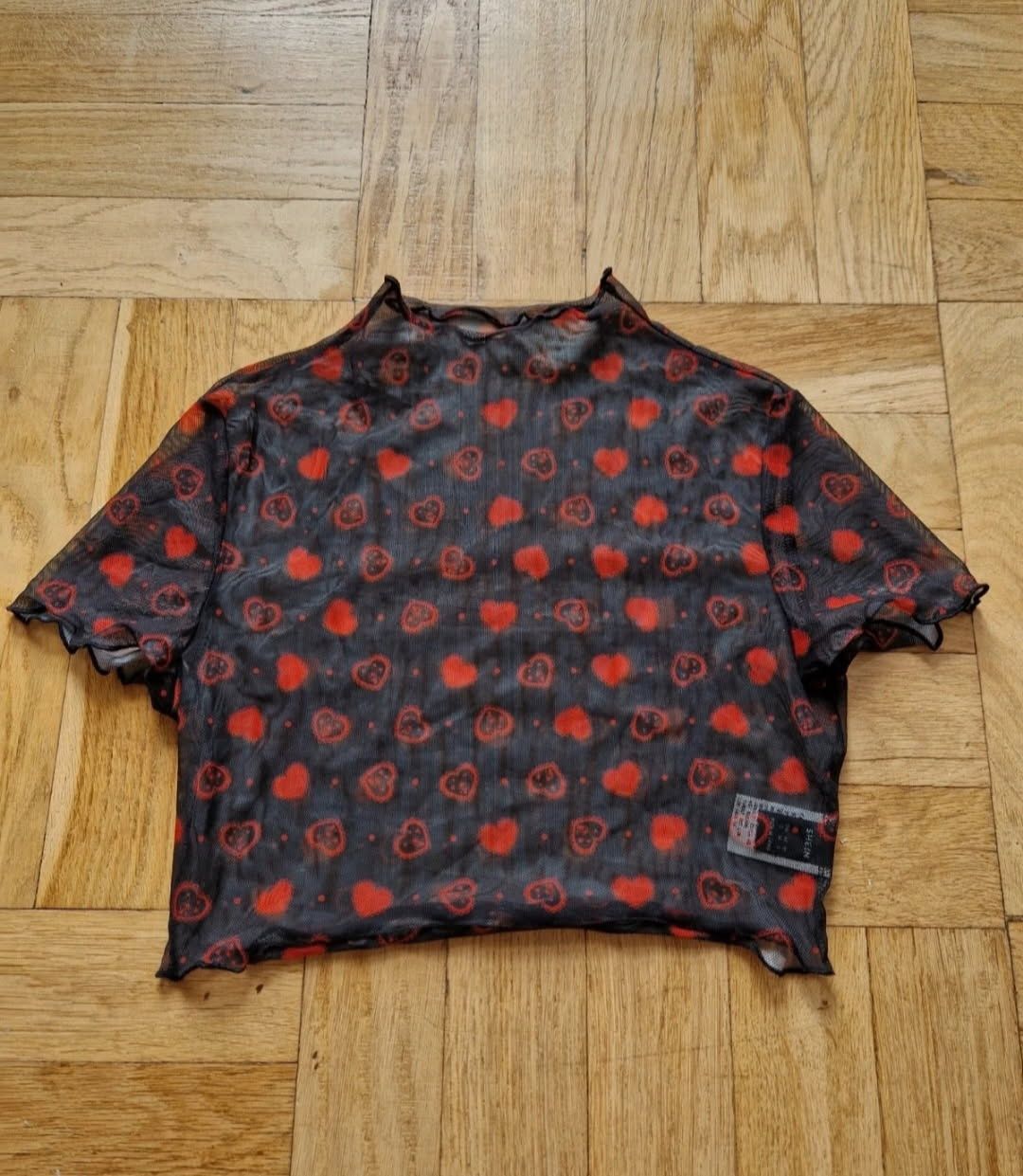 Koszulka Crop top w czerwone serduszka.. Shein