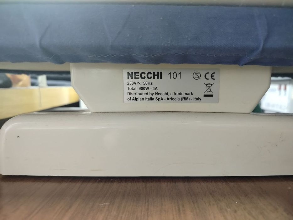 Продам аверлок у робочому стані за ціною 5000грн. Прес 1200.