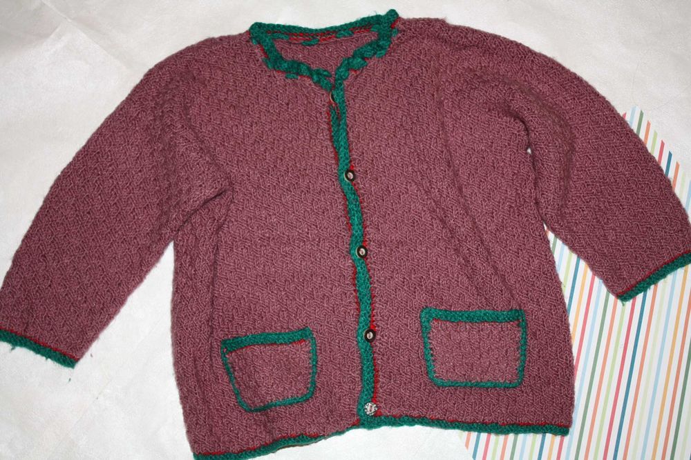 Бордова  вязана кофточка на гудзиках дівчинці 4/5років,нова