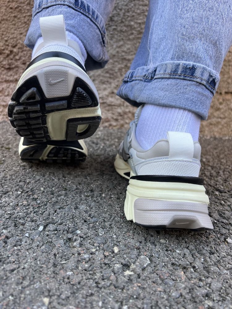 Жіночі кросівки Nike V2K Run