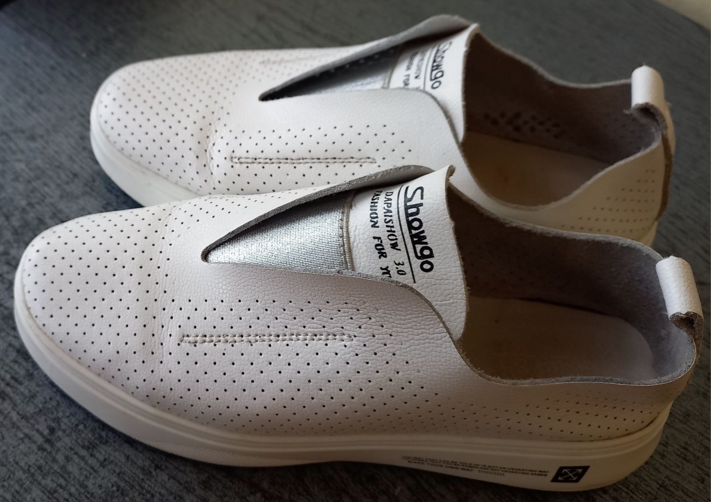 Damskie trampki typu slip-on wykonane z naturalnej skóry