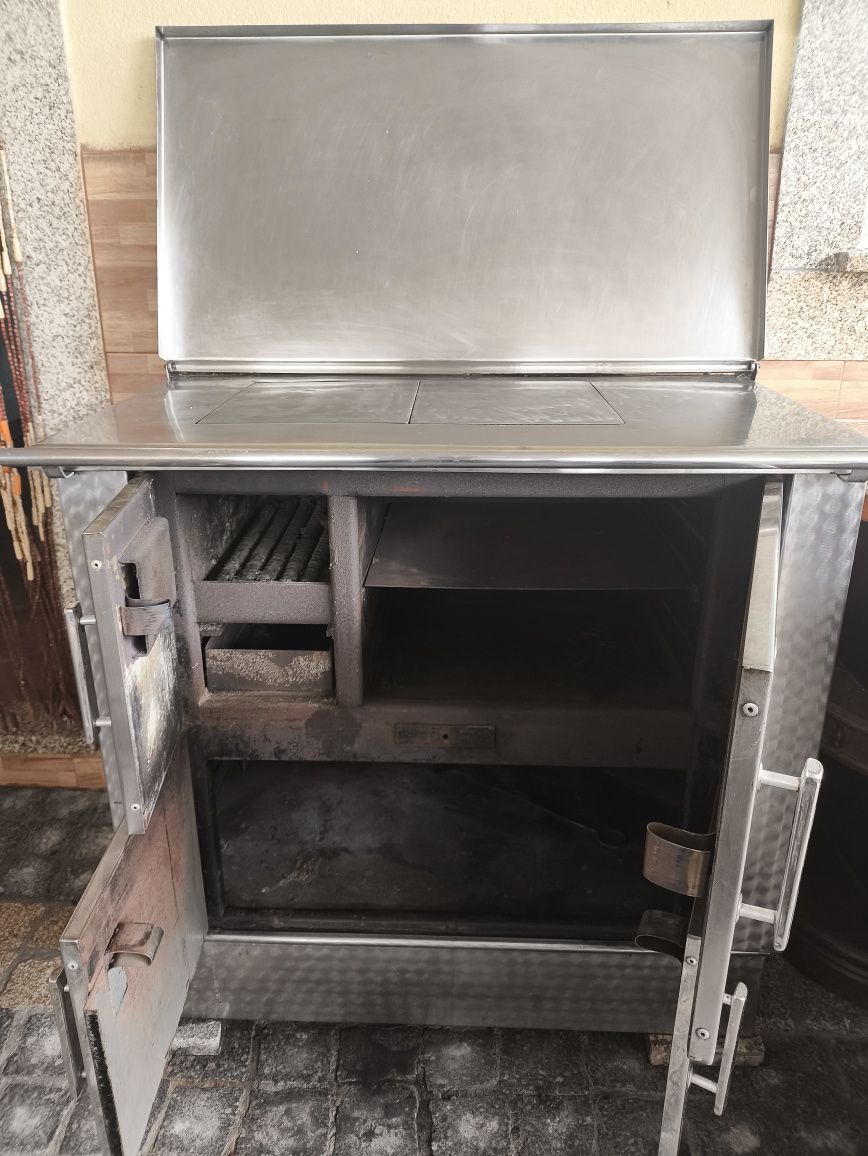 Fogão a lenha usado em inox