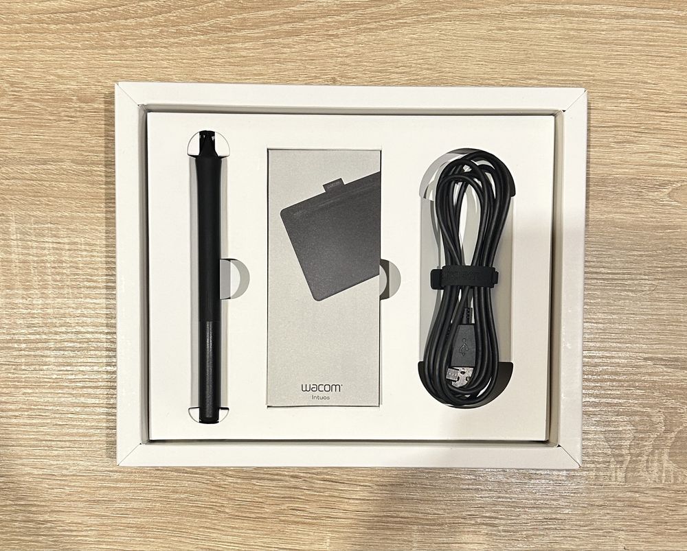 Графічний планшет Wacom Intous S