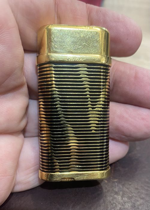 Isqueiro dourado Cartier “ Piton “