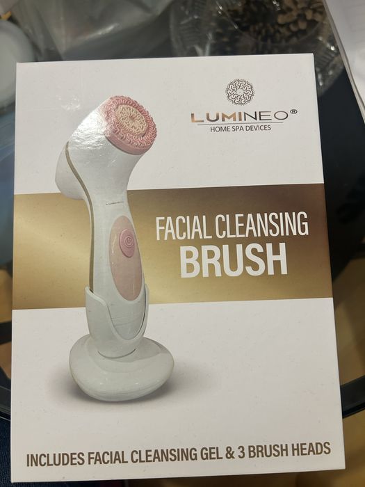 Szczoteczka do twarzy.